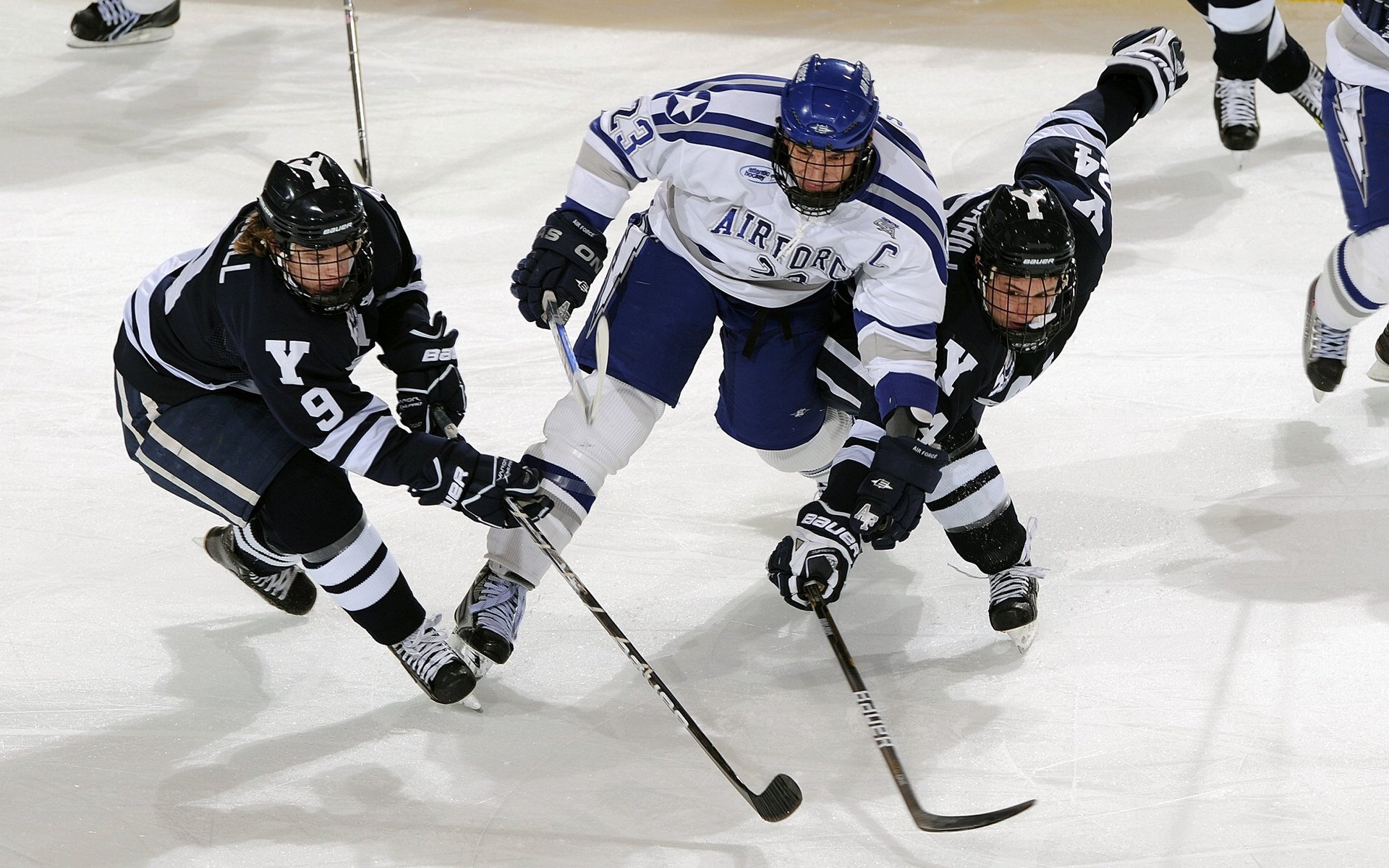 美国队前锋洛佩斯在巴黎奥运会上表现出色，洛佩斯首发
